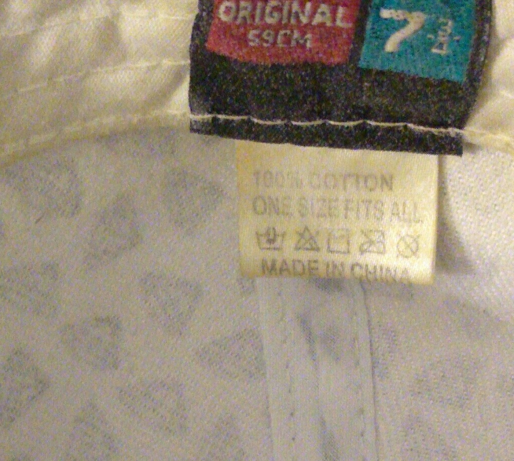 Fitted cap - Picture 2 of 2